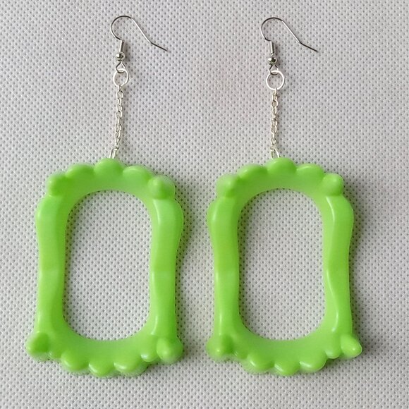 🎯 10 for $12 / Green Vampire Teeth Earrings, Dangle Earrings - Picture 5 of 10